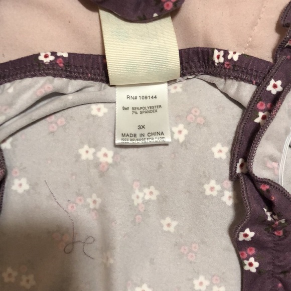 Purple set, matching top with skirt and scrunchie. - Picture 3 of 3